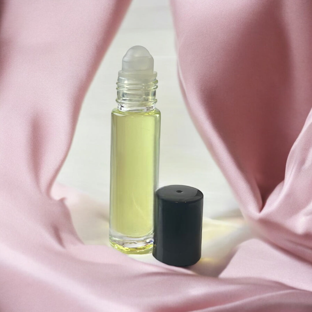 🌺Scent is fruity-sweet.

Top notes of Raspberry and Calabrian bergamot.

Middle notes of Rose absolute and Violet leaf absolute.

Base notes of Cocoa butter absolute, Virginia cedar, and Leather.

 

 

**Inspired** by    La Vie Est Belle L’Elixir by Lancome