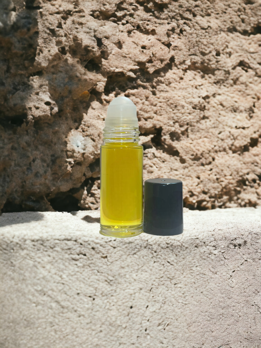 🌺Scent is green-fresh with top notes of Galbanum, Bergamot, Petitgrain, Lavender, Lime, Peach, Pineapple, Rosemary, Grapefruit, Mandarin orange, Nutmeg, and Pepper.

Middle notes of Clary sage, Cyclamen, Tagetes, Freesia, and Jasmine.

Base notes of Cedar, Musk, Labdanum, Patchouli, Amber, and Frankincense.