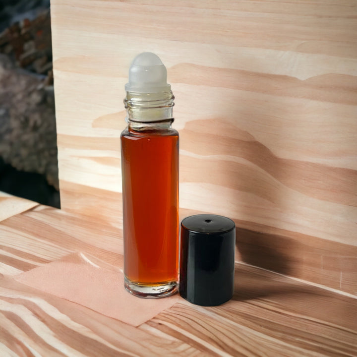 🌺Scent is woody-spicy with fragrance notes of Saffron, Laotian oud, Philippine elemi, Atlas cedar, and Singapore patchouli.     **Inspired by**   Oud by Maison Francis Kurkdjian 